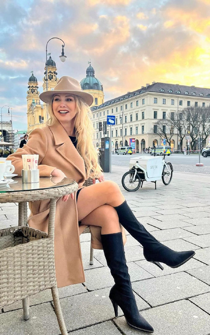 "PuffParty by Gloria Gray" 2026 - Art-Team